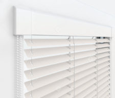 Жалюзи Изотра 16 мм на пластиковые окна - цвет светло-серый